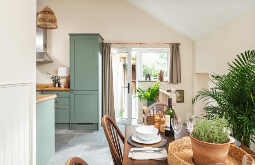 Bodmin House | Riverside cottage on private wildlife estate 1-bed