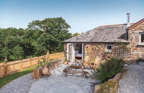 Bodmin House | Riverside cottage on private wildlife estate 3-bed