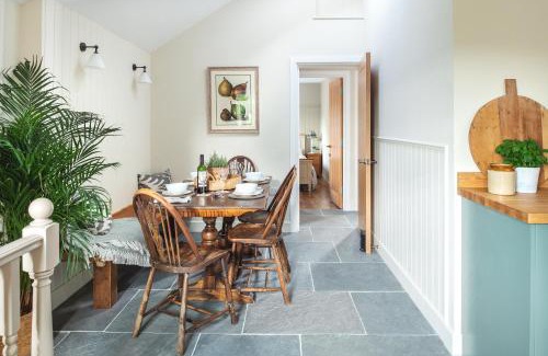 Bodmin House | Riverside cottage on private wildlife estate 3-bed