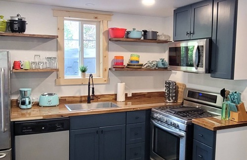 Glacier Cottage | Riverside Cottage Retreat sleeps 4 with hot tub, sauna and wifi
