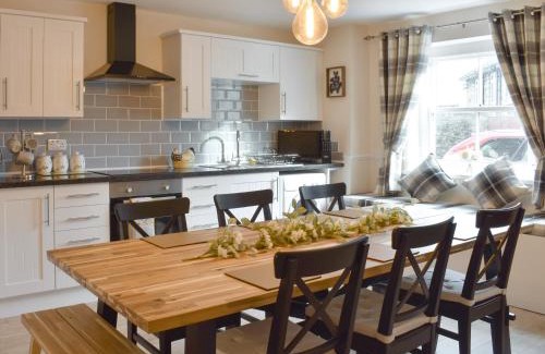 Stanhope House | Riverside Cottage - Uk32405