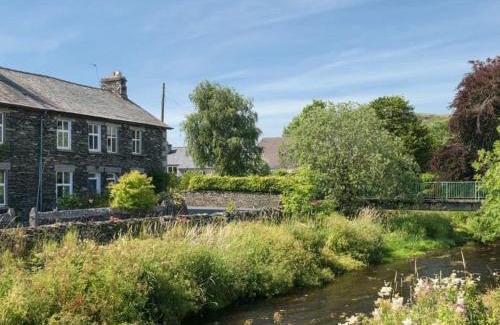 Staveley House | Riverside Cottage with secure bike storage
