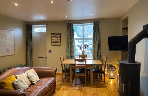 Staveley House | Riverside Cottage with secure bike storage