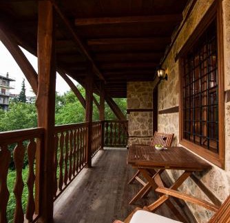 Veroia House | Riverside - Eco Living