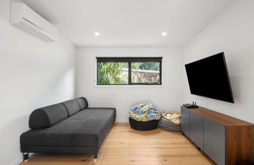 Anglesea House | Riverside Escape
