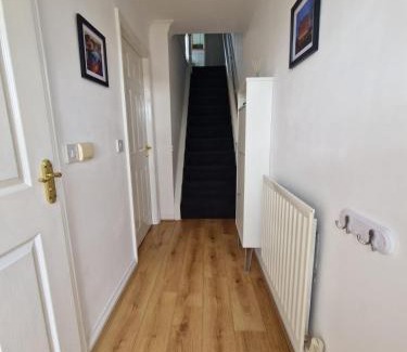 Newcastle-upon-Tyne House | Riverside home. 3 bedroom. Free parking. 10 mins to Newcastle City Centre