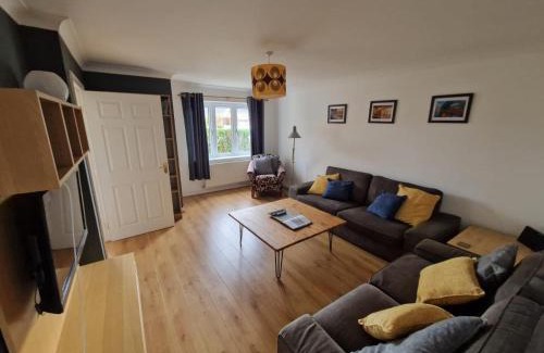 Newcastle-upon-Tyne House | Riverside home. 3 bedroom. Free parking. 10 mins to Newcastle City Centre