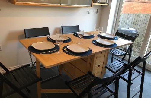 Newcastle-upon-Tyne House | Riverside home. 3 bedroom. Free parking. 10 mins to Newcastle City Centre