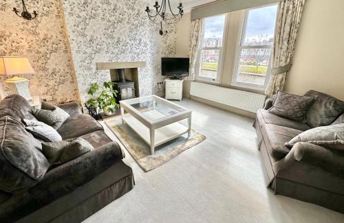 Bootham House | Riverside House - with parking