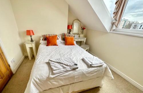 Bootham House | Riverside House - with parking