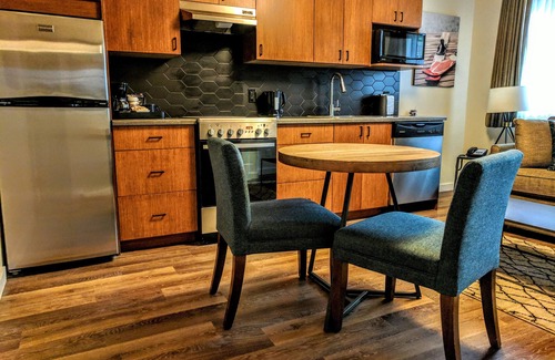 Lake Cowichan Hotel | Riverside Inn