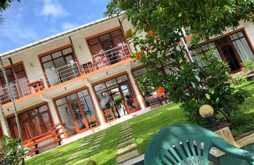 Hettimulla Hotel | Riverside Inn Fuji
