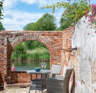 Beccles House | Riverside Lodge