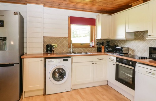 Corton Cottage | RIVERSIDE LODGE, pet friendly, luxury holiday cottage in Gillingham