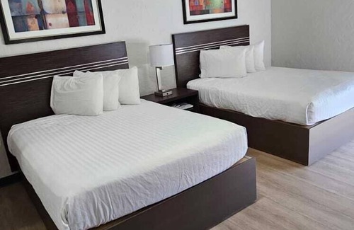 Okanagan-Similkameen Hotel | Riverside Motel