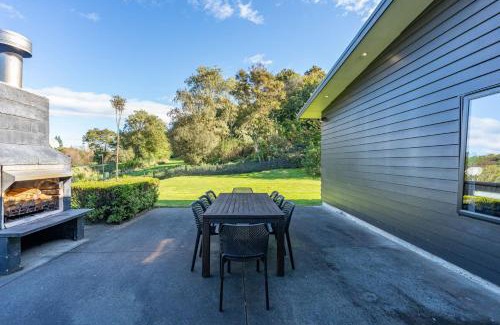 Rangatira Park House | Riverside