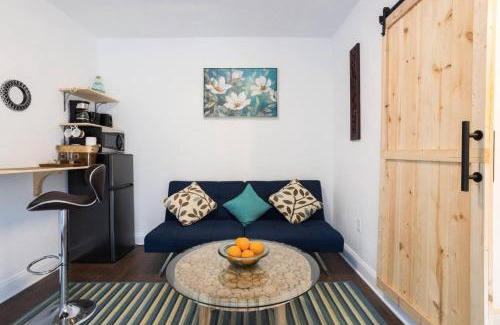 Newtown Apartment | Riverside Oasis