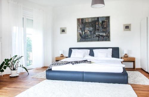 Belso-Ferencvaros Apartment | Riverside Panorama Apartment