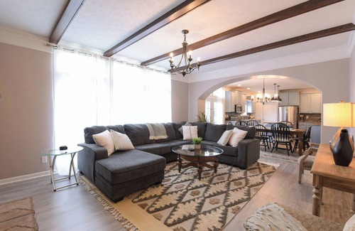 Arden House | Riverside Ranch by AvantStay | Mins to Downtown