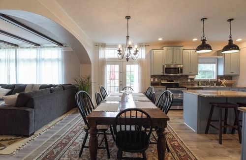 Arden House | Riverside Ranch by AvantStay | Mins to Downtown