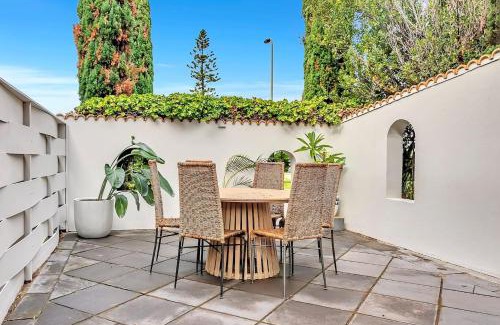 Glenelg North House | 'Riverside Refuge' A Contemporary Gem near the Beach