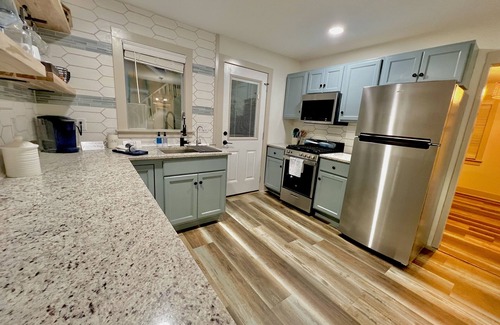 Franklin House | Riverside Relaxer Cottage w/Hot Tub+LRG deck+fireplace, w/Little TN River View