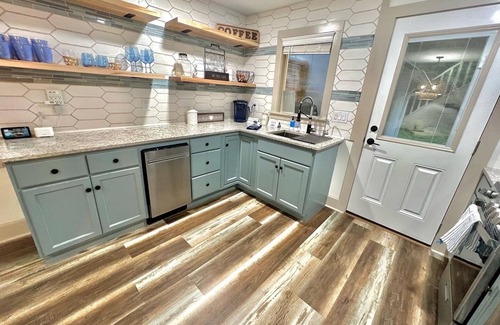 Franklin House | Riverside Relaxer Cottage w/Hot Tub+LRG deck+fireplace, w/Little TN River View