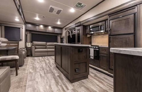 Regional District of Nanaimo RV Rental | Riverside Resort - Luxury Glamping Rental