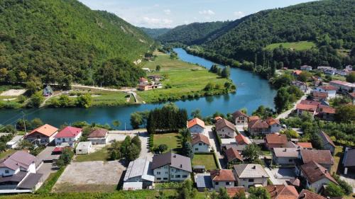 Mali Radic Villa | Riverside Resort Una