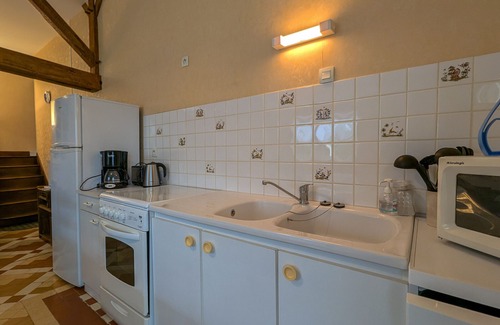 Martizay Cottage | Riverside Retreat: Cozy Cottage with Terrace, Close to Nature Park & Thermal Spa