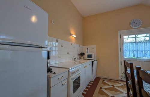 Martizay Cottage | Riverside Retreat: Cozy Cottage with Terrace, Close to Nature Park & Thermal Spa