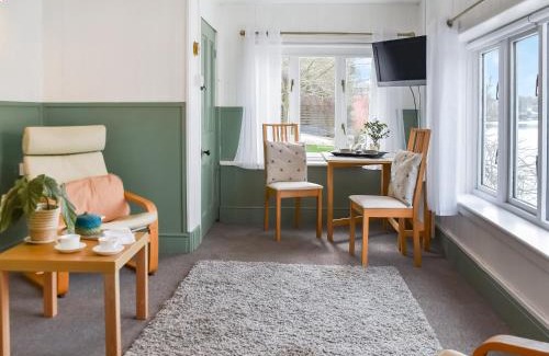 Beccles House | Riverside Retreat