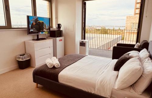 Custom House House | Riverside Rooms and Apartments