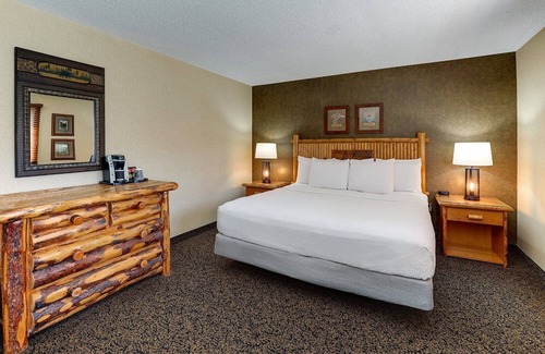Galena Hotel | Riverside Stays! Rustic Charm Meets Modern Comfort in Scenic Galena