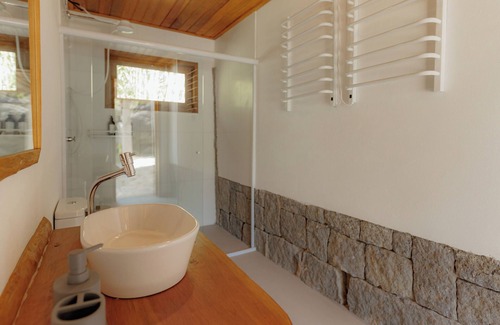 Visconde de Maua Ski Chalet | Riverside suite in Visconde de Mauá