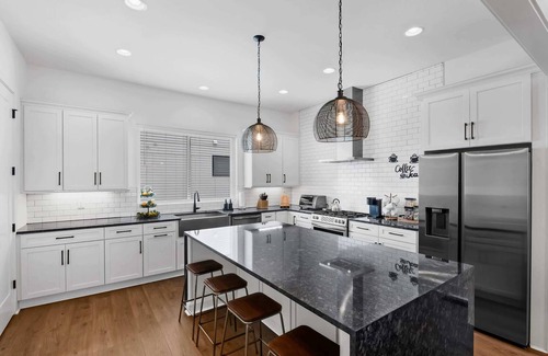 Metrocenter - North Rhodes Park House | Riverside Townhome for 8 w/Rooftop Deck!