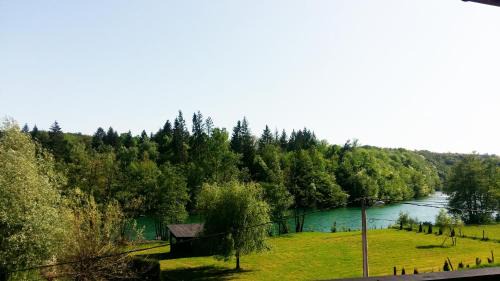 Duga Resa House | Riverside Vacation House Mrežnica