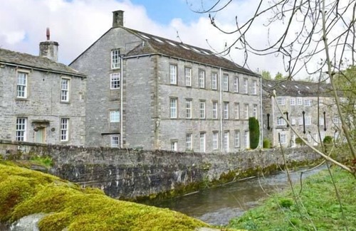 Airton Cottage | Riverside Walk