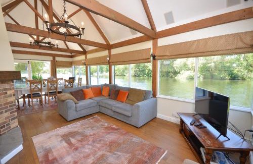 Horning House | Riversmead Cottage in the center of the village of Horning on the Norfolk Broads