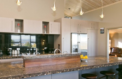 Rangatira Park Cottage | Riverstone Holiday Home - Taupo Holiday Home