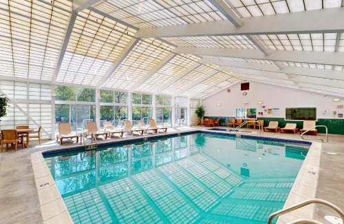 Lincoln Apartment | Riverview at Rivergreen