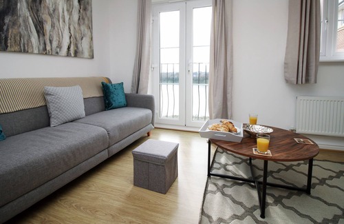Newport Apartment | Riverview by Tŷ SA