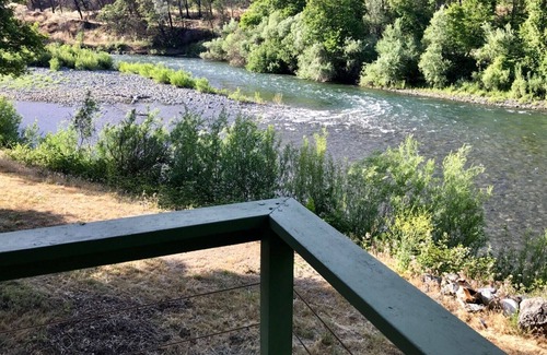 Junction City House | RiverView Cabin steps from the Trinity River and 10-minutes from Weaverville
