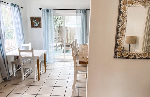 Tropic Cottage | Riverview Cottage with Private Fenced in Backyard
