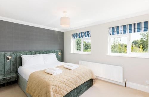 Lechlade House | Riverview House Family home Large garden Pass the Keys
