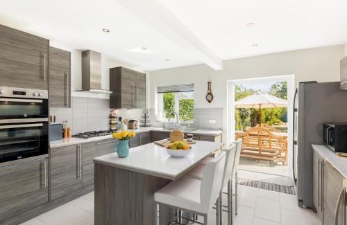 Lechlade House | Riverview House Family home Large garden Pass the Keys