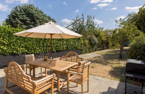 Lechlade House | Riverview House Family home Large garden Pass the Keys