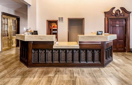 Rockford Hotel | Riverview Inn & Suites, Ascend Hotel Collection