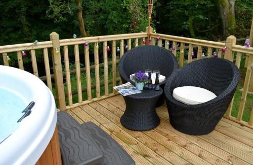 Llanfair Caereinion Resort | Riverview Lodges And Glamping