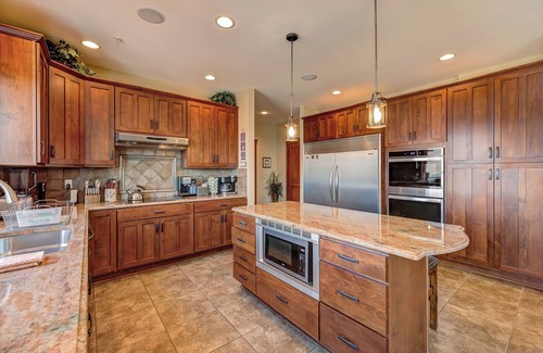East Wenatchee House | Riverview Retreat: Incredible Views, Heated Pool, Spa, Theater Room & More!